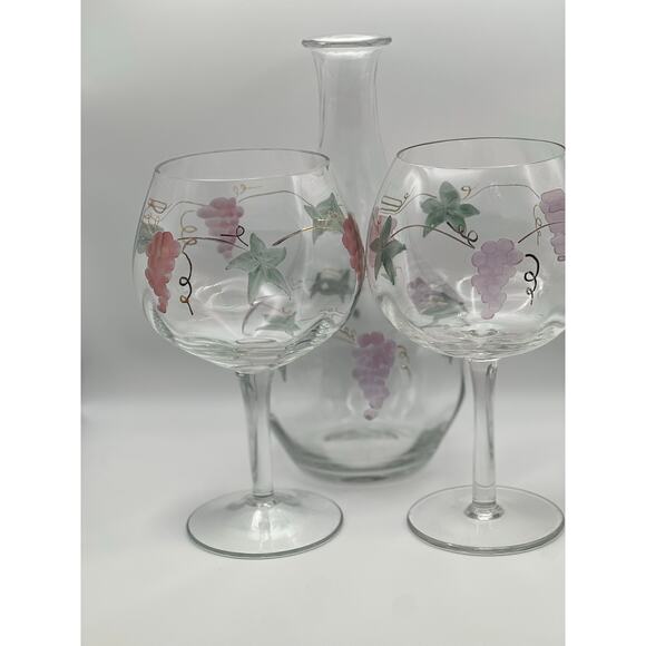 Vintage Grape Motif Wine Decanter with 2 Matching Goblets Glass Set - Picture 3 of 13